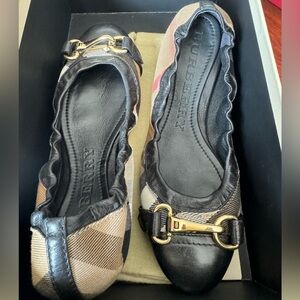 Burberry ballet flats size 7 brand new condition never worn